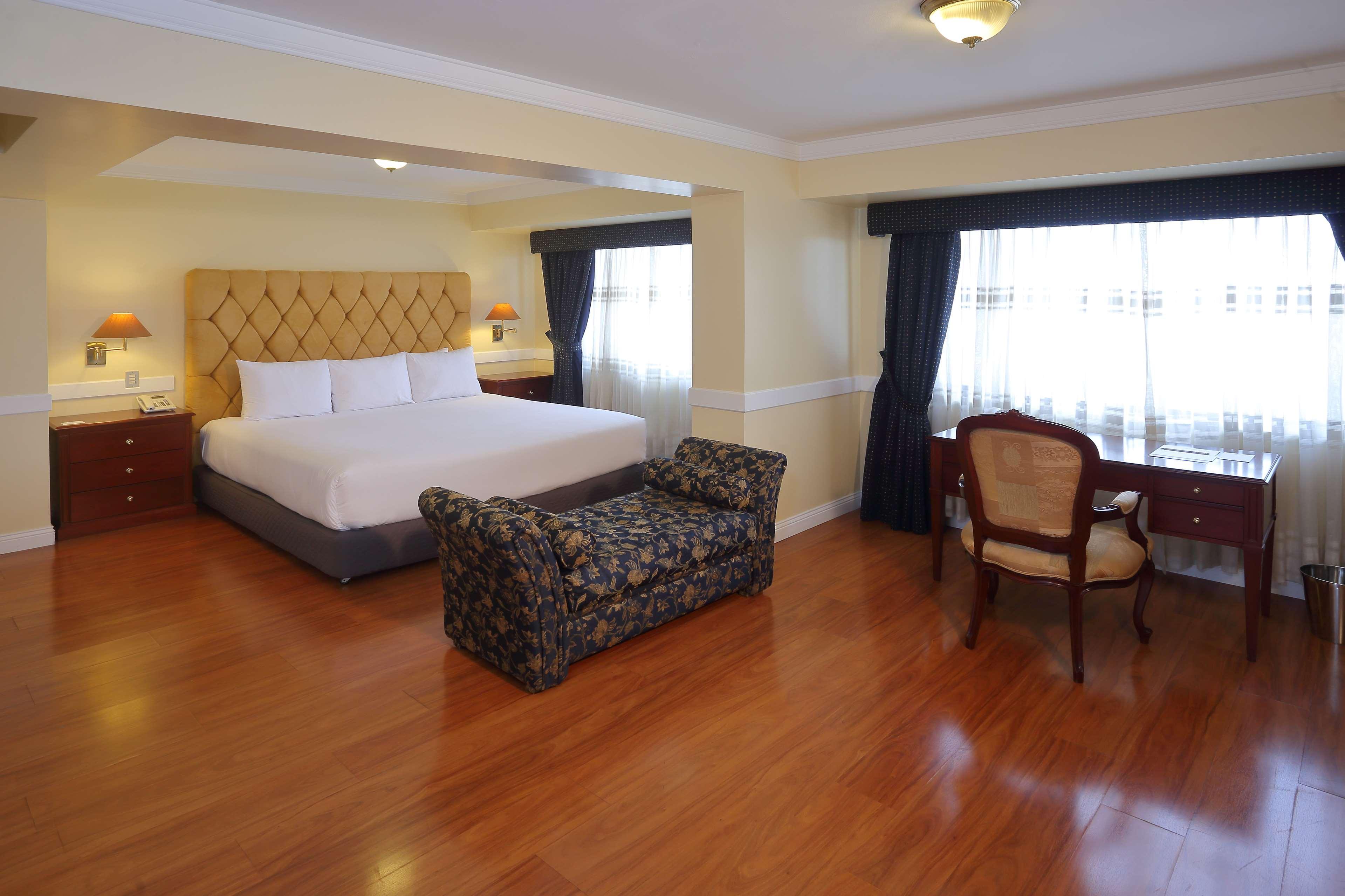 Radisson Hotel Plaza Del Bosque Lima Bagian luar foto