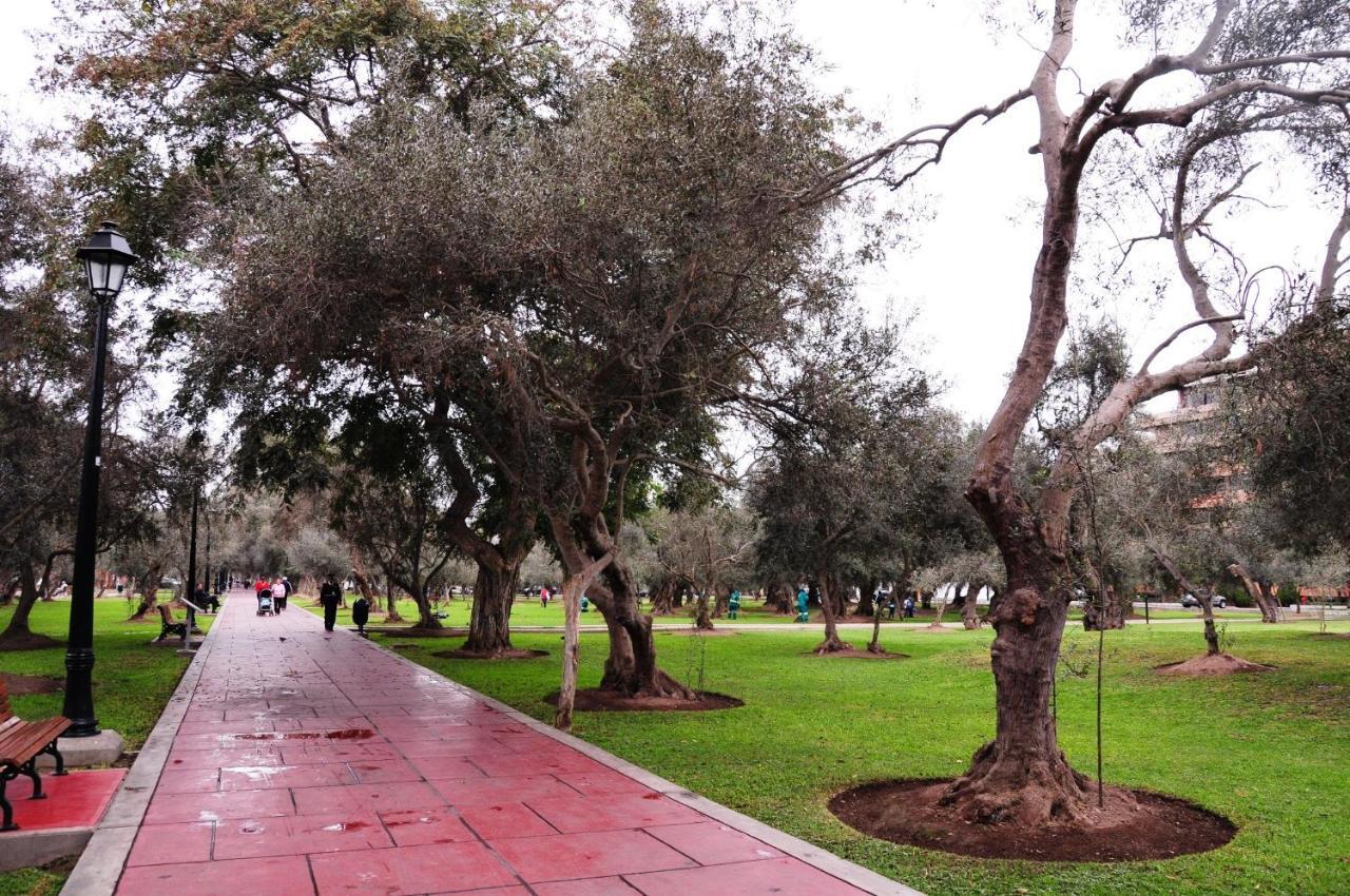 Radisson Hotel Plaza Del Bosque Lima Bagian luar foto